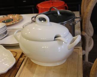 Ceramic tureen oval dish