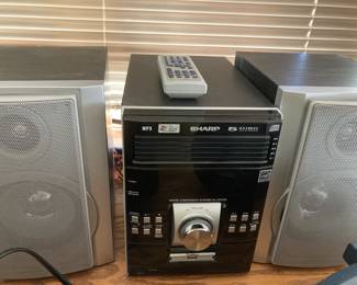 Sharp radio CD player w/detachable speakers