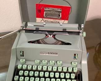 antique Hermes 3000 manual typewriter in case - it works!