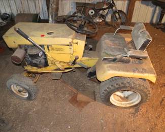 Lot 21. Allis-Chalmers B-26 riding lawn mower