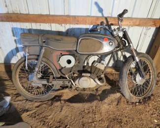 Lot 24. Suzuki motorcycle. No title. Condition unknown