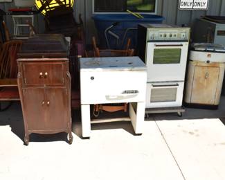 Antique Victrola WORKS! Vintage kitchen double oven WORKS!