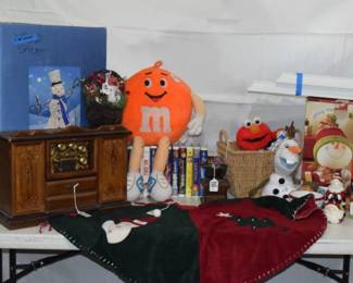 Musical golden bees jewelry box, holiday items..