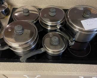 A fantastic vintage pot and pan set!!!