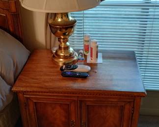 Night stand 