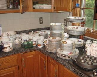 Royal Worcester Evesham Dishes service for 16