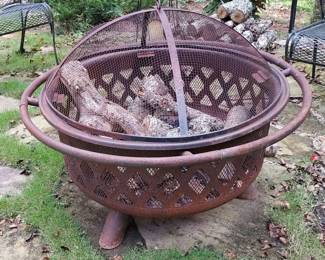 36in Metal Fire Pit with Screen