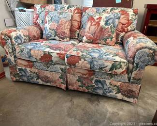 Hickory Hill Love Seat Super Comfy