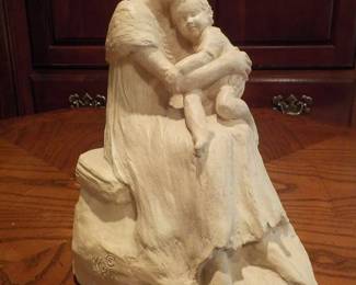 Statue of Mother and Child by Donan Studio