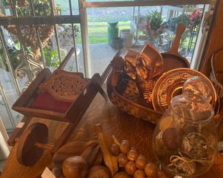 Look at the little wagon.  It’s so cute.  Imagine that on your Thanksgiving table, piled with like rolls, or fall veggies, or napkins.