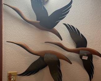 I don’t know what the obsession was with birds on the wall in the 60’s and I don’t care cause I love it.