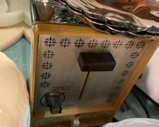 I love this toaster.  I have no idea if it makes good toast.  But it will look good sitting on your counter!