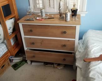 3-drawer dresser