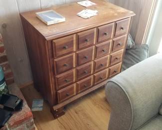 Small & sturdy chest of drawers