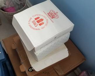 Porcelain collector plates