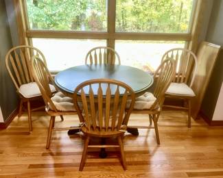 Dining table w/ one 18" leaf & 6 chairs, top & base are painted black