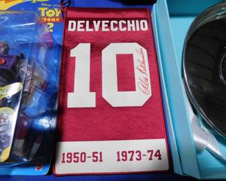 Delvecchio signed hockey banner