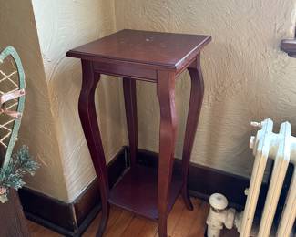 Bombay Company Plant Stand / End Table