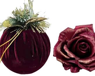 Striking Velvet Christmas Balls Roses