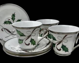 Stunning Lenox Holiday Nouveau Cups