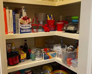 FULL pnatry, lot's of cookbooks