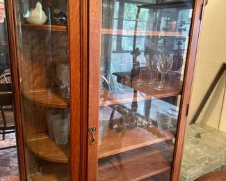 Beautiful vintage display case
Hoosier display cabinet