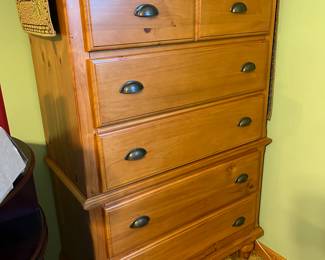 Pine chest of drawers
