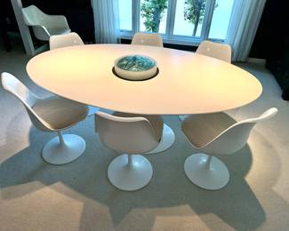 This glass sculpture in middle of table is sold separately.