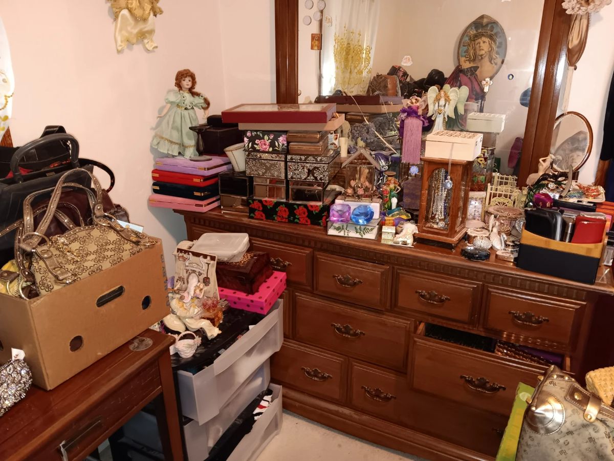 Tiverton Estate Sale SAT SUN 10/7 10/8 starts on 10/7/2023