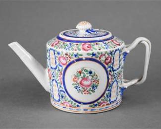 Good Chinese Antique Famille Rose Straight Spout Porcelain Teapot
