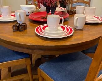 Oak round table & 6 chairs