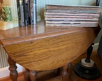 Small oak gate leg table