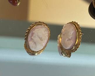 14kt cameo earrings!!