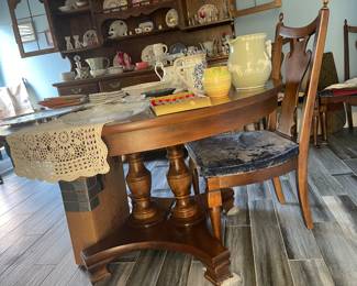 $100 Vintage Dinning table with 4 chairs!!