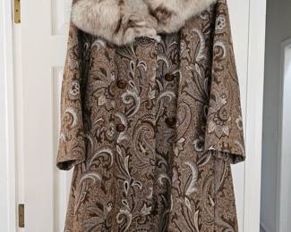 Pristine condition vintage Goldstein Chapman fur collared tapestry coat ladies 14 -16