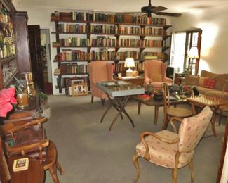 Library / Bar.  LOTS of books!!