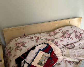 .....and matching bedframe (headboard and footboard)