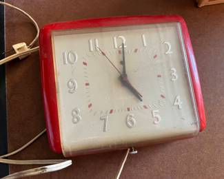 Vintage General Electric clock - working!