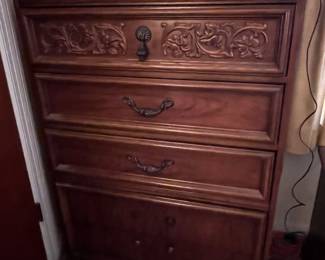 .......matching chest of drawers......