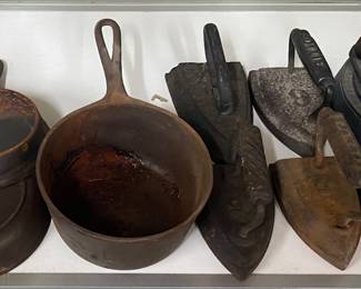 Cast Iron Pans/Sad Irons
