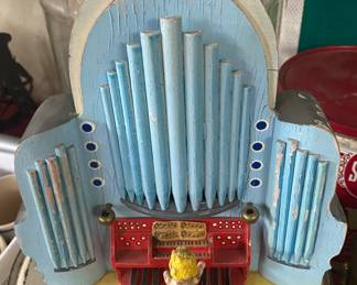 Thoren's Musical Pipe Organ