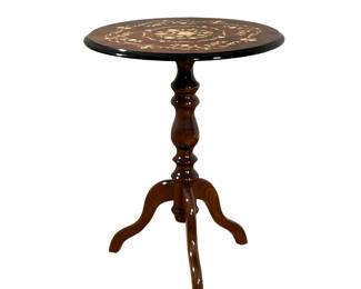 FANCY MARQUETRY INLAID PEDESTAL TABLE | Marquetry inlaid top over spindle carved leg. - h. 24 x dia. 19.5 in