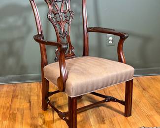 CHIPPENDALE STYLE CARVED MAHOGANY ARMCHAIR | 19th century, carved with open back in imperial style . - l. 27.5 x w. 20 x h. 38 in