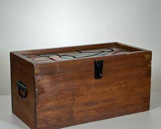 CARVED DUCK WOOD BOX | Inlaid carved and painted duck top of solid wood box with latch and handles. - l. 18 x w. 9 x h. 9 in