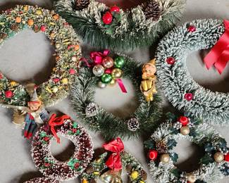 Bottle Brush Christmas Wreaths