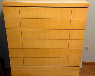 An excellent vintage MCM tall dresser! Sleek lines! 