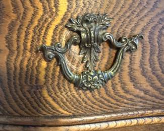 A beautiful Victorian Eastlake Tiger Oak dresser with mirror! Lovely patina! 