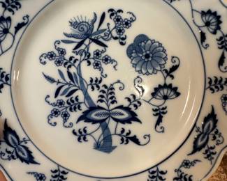 And ANOTHER Beautiful set of pristine china! Blue Danube! Made in Japan ~ Blue Onion Pattern! 