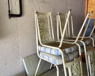 Here is the great 1970's vintage table and chairs! With a little TLC this set could be fantastic and ready for the set of the Brady Bunch! 