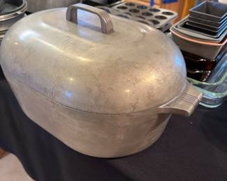 Here is a FANTASTIC X-LARGE 13 quart Vintage Wagner Sidney O 4267-P Magnalite Turkey Roster with original trivet!  
